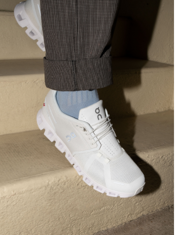 Scarpe On Cloud: Il Brand Svizzero che Sta Rivoluzionando il Modo di Camminare e Correre